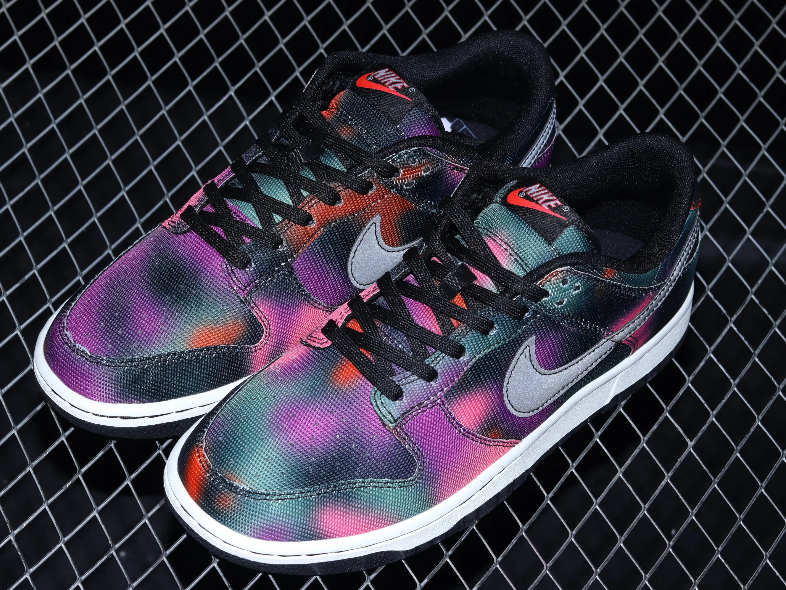 All Categories Nk SB Dunk Series Nk SB Dunk Low Low-top sneakers F version Nk Dunk Low "Graffiti" Street graffiti Black and purple tie-dye SB low-top sports and leisure sneakers DM0108-002